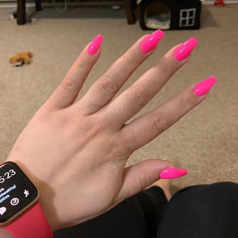 Gabbie on Instagram: “Hot pink!! #hotpink #nailsdid #instanails #acrylicnails #nailsofinstagram #wildflowercases #leopardprint #applewatch #pinkcoffinnails…” Hot Neon Pink Nails, Hot Pink Square Acrylic Nails, Hot Pink Square Nails, Hot Pink Coffin Nails, Bright Pink Acrylic Nails, Hot Pink Acrylic Nails, Bali Nails, Hot Pink Toes, Hot Pink Nail