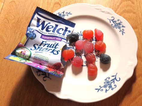 Fruit Snacks Welches, Welches Fruit Snacks, Gum Flavors, Valentines Snacks, Healthy Toddler Snacks, Box Garden, Fruit Fruit, Free Fruit, Fruit Mixes