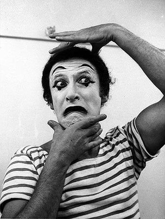 Marcel Marceau the Mime. He was a French actor and mime who's most famous for his stage persona as "Bip the Clown". He referred to mime as the "art of silence", and he performed professionally worldwide for over 60 years. Mime Poses, French Mime, Marcel Marceau, Mime Artist, Art Of Silence, Batman Redesign, Mime Makeup, August Strindberg, Pierrot Clown