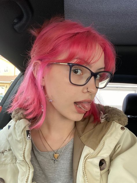 Fun Hair Colours, Dark Pink Short Hair, Makeup For Pink Hair, Pink Hair And Eyebrows, Pink Medium Hair, Short Pink Hair With Bangs, Pink Hair Outfits, Pink Hair Bob, Medium Pink Hair