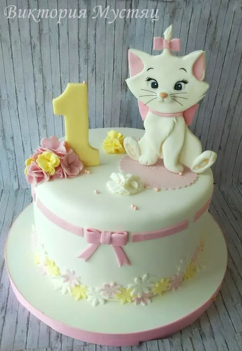 Marie aristocats - Cake by Victoria - CakesDecor Marie Birthday Party, 1st Birthday Girl Cake Ideas, Marie Cat Birthday Party, Diy Cakes, 1 St Birthday Cake Girl, Aristocrats Birthday Cake, Cat Birthday Cake For Kids, Marie The Cat Cake, Aristocats Birthday Party