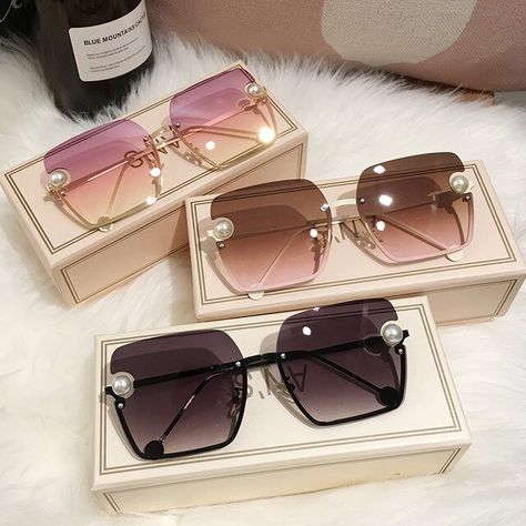 Glasses Women Fashion Eyeglasses, Pretty Sunglasses, Cute Glasses Frames, Classy Glasses, Glasses Frames Trendy, Fancy Glasses, Glasses Trends, Reflective Sunglasses, Trendy Glasses