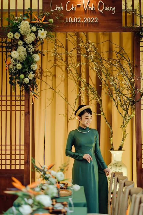 Beautiful Vietnamese bride in Traditional Engagement Tea Ceremony Wedding, Asian Wedding Decor, Wedding Gate, Vietnam Wedding, Asian Party, Vietnamese Wedding, Idea Wedding, Green Themed Wedding, Traditional Wedding Decor