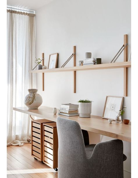 home office with custom wood desk Japandi Office, Minimalist Office Desk, Hecker Guthrie, Japandi Home, Japandi Decor, Minimalist Office, Design Stand, Design Apartment, Minimal Home