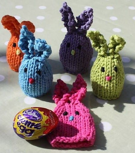 Knitted Bunnies, Bunny Knitting Pattern, Knitted Toys Free Patterns, Knitting Pin, Holiday Knits, Bunny Egg, Easter Bunny Eggs, Knitting Patterns Toys, Easter Bunnies