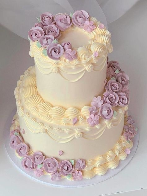 5 Kg Cake Design, Wedding Cake Ideas Elegant Beautiful, 21st Birthday Cake Ideas, Two Tier Birthday Cake, New Cake Design, Royal Cakes, Tiered Cakes Birthday, Vintage Birthday Cakes, Style Windbreaker