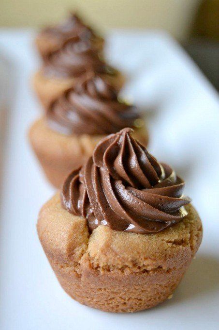 23 Easy Mini Dessert Recipes for a Crowd - Dessert Recipes in Shot Glasses Peanut Butter Cookie Cups, Cookie Cups Recipe, Mini Dessert Recipes, Bite Size Desserts, Peanut Butter Desserts, Best Peanut Butter, Peanut Butter Cookie, Peanut Butter Lovers, Reeses Peanut Butter