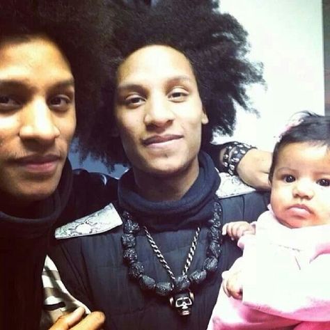 Les Twins love the babies Twin Photos, Les Twins, Brotherly Love, Yes I Have, Twins, Dancer