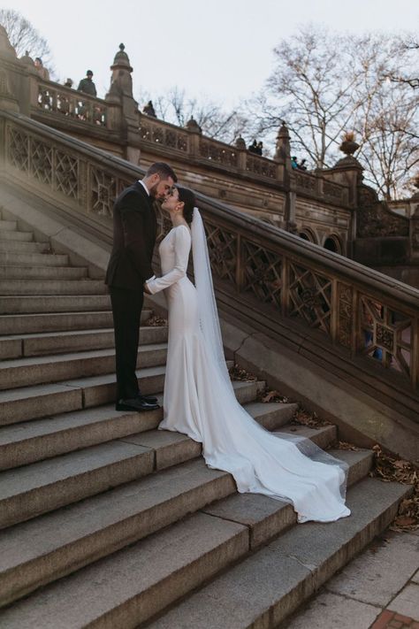 New York Wedding Pictures, Wedding Park Photoshoot, New York Wedding Dress, Wedding Park Photos, Engagement Shoot Central Park, Central Park Elopement Nyc, Cathedral Wedding Photography, Elegant Wedding Pictures, Central Park Elopement