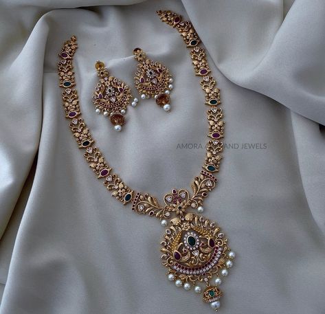 Antic long haram Simple Haram Designs Gold, Muthyala Haram Designs, Gold Haram Designs Indian, Kemp Jewellery, Gold Haram Designs, Mandir Decoration, Hand Tricks, Gold Earrings For Kids, Haram Designs