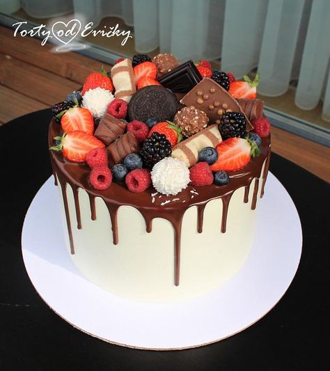 Chocolate And Fruit Cake Decoration, Fruit Decoration On Cake, Fruit Cakes Birthday, Birthday Cake Fruit Decoration, Cake Decorating Fruit, Birthday Cake With Fruit, Cheesecake Birthday Cake, Birthday Cake Fruit, Fruit Cake Decoration