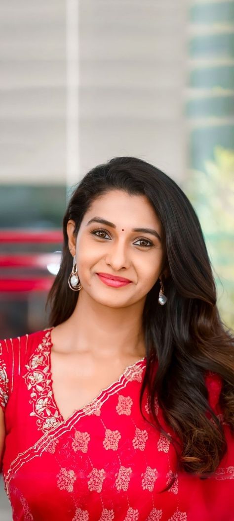 Tamil Heroines, Tamil Actress Images, Priya Bhavani Shankar, Gal Gardot, Long Shiny Hair, Actress Images, Desi Beauty, Quick Saves