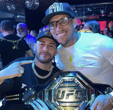 Neymar and Charles Oliveira, the current UFC Lightweight Champion. Cold Pics, Mma Motivation, Charles Oliveira, Ufc Poster, Mma Videos, Mma Girls, Mma Workout, Райан Гослинг, Mma Shorts