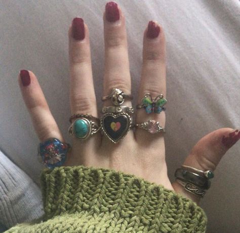 Grunge Jewelry, Indie Jewelry, Estilo Hippie, Dope Jewelry, Funky Jewelry, Cute Rings, Hand Jewelry, Jewelry Inspo, Dream Jewelry