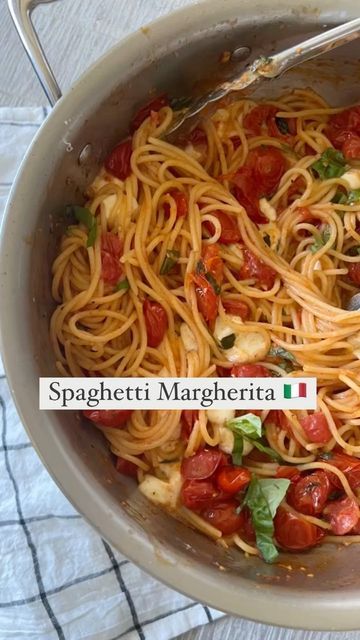 Si Foster • Abountifulkitchen on Instagram: "☀️August is the best time to make Spaghetti Margherita Named in the 1800’s after Queen Margherita 🇮🇹 It’s my go-to summer dish! Takes minutes to prepare and irresistible with fresh summer tomatoes and basil🍅 Recipe found on ABountifulkitchen search “Spaghetti Margherita” #spaghetti #summerdinner #easymeals #basil #pastarecipes #abountifulkitchenrecipe #abountifulkitchencookbook" Margherita Spaghetti Squash, Margherita Pasta, Brown Butter And Mizithra Spaghetti, Cento Spaghetti Sauce, Smitten Kitchen Spaghetti Al Limone, The Kitchen Food Network, Basil Recipes, Summer Tomato, Summer Dishes