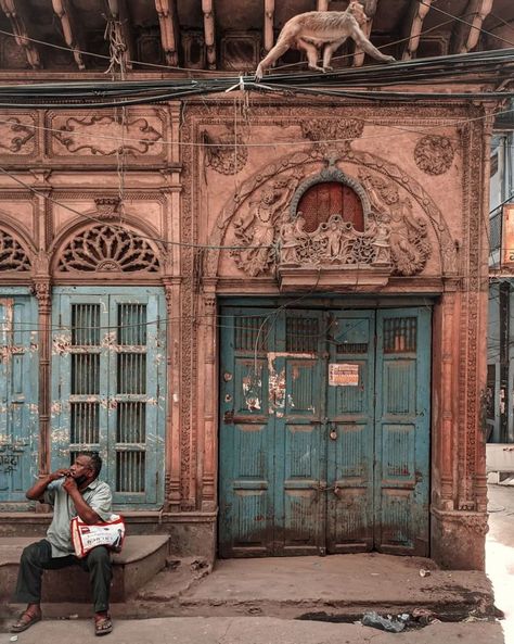 Cityscape Drawing, Delhi City, Old Delhi, City Life Photography, India Architecture, Bird Girl, Western Paintings, Architecture Painting, Abstract Flower Painting