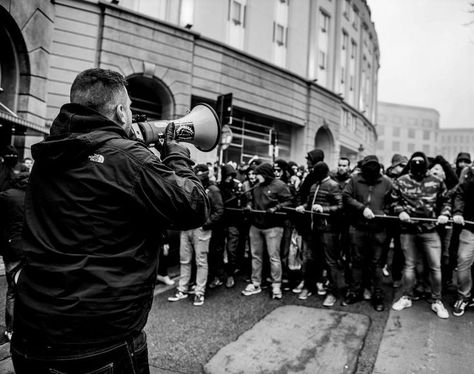 Ultra Casual, Ultras Football, Football Casuals, Foto Shoot, United We Stand, Football Pictures, A Football, Football Fans, Long Hoodie