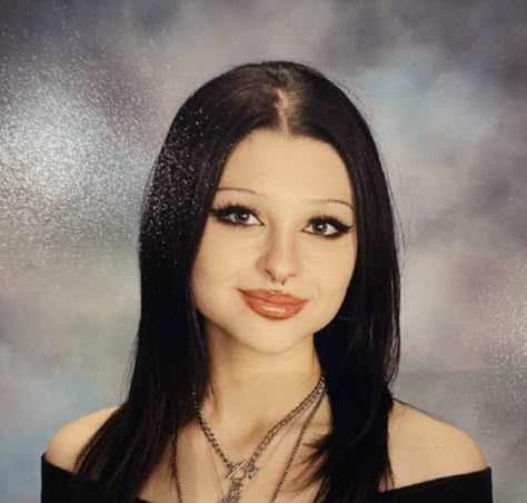 Good School Pictures Yearbook, Makeup For Yearbook Pictures, Pretty Yearbook Photos, Emo Yearbook Pictures, Yearbook Photo Hairstyles, Pretty School Pictures Yearbook, Senior Photo Makeup Looks, Goth Yearbook Photo, Yearbook Photo Outfits