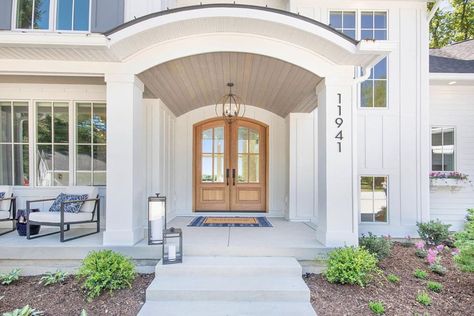 Arch Doorways, Glass Front Entry Doors, Arched Front Door, Beach House Flooring, Wood Front Entry Doors, Portico Design, Front Entry Door, White Exterior Houses, Best Front Doors