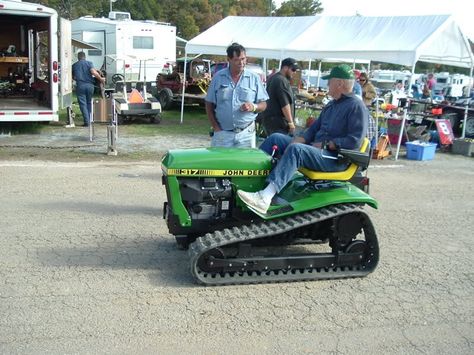 JD with tracks Go Kart Steering, Lawn Mower Racing, John Deere Garden Tractors, Yard Tractors, Tractor Cabs, John Deere Tractors Farms, Homemade Tractor, Go Kart Buggy, Tractor Idea