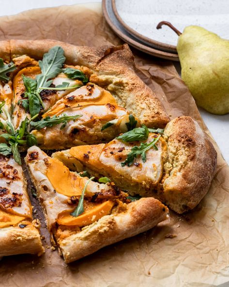 Brussel Sprouts Butternut Squash, Pear Pizza, Vegan Pizza Recipes, Squash Sauce, Truffle Pizza, Butternut Squash Pizza, Flatbread Pizzas, Vegetarian Pizza Recipe, Cashew Cream Sauce