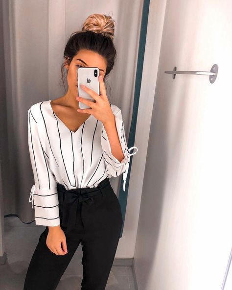 𝒅𝒎 𝒎𝒆 𝒇𝒐𝒓 𝒑𝒂𝒊𝒅 𝒇𝒆𝒂𝒕𝒖𝒓𝒆𝒔 🌹 on Instagram: “1,2,3,4,5 or 6?” Zoom Meeting, Summer Trends Outfits, Business Casual Outfits For Women, Business Casual Outfits For Work, Mirror Pics, Summer Work Outfits, Womens Business Casual, Professional Attire, Office Attire