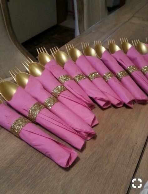 This was an idea for silverware except different colors Princess Cake Table Ideas, Pink Gold Sweet 16, Hot Pink And Silver Birthday Party, Hot Pink And Gold Birthday Party, Pink And Gold Birthday Party, Gold Silverware, Backdrop Wedding, Gold Birthday Party