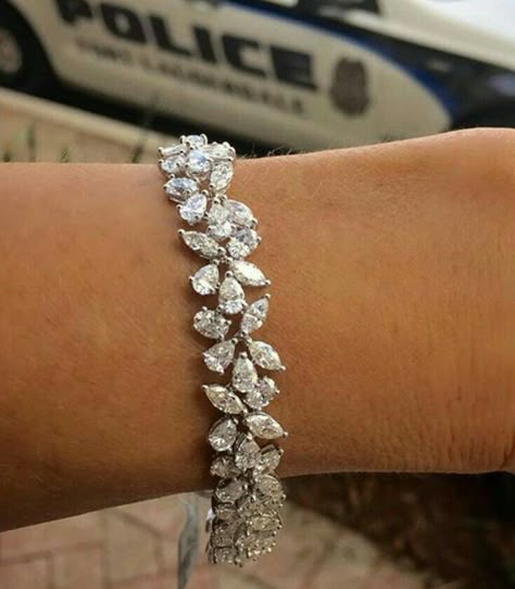 Fancy Diamond Bangles, Fancy Bangles, Heavy Jewellery, Bangles Diamond, Cz Jewellery, Bangle Diamond, Diamond Chandelier Earrings, Diamond Bangles, Diamond Bracelet Design