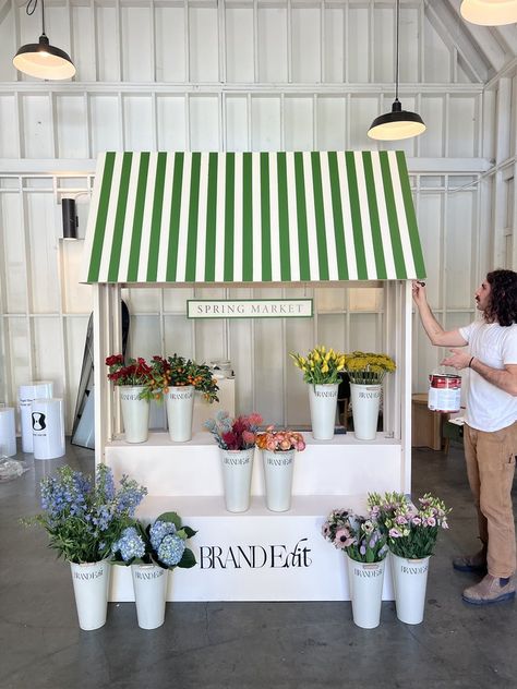 Portfolio — tiffany lusteg Flower Stand Ideas Farmers' Market, Farmers Market Tent, Make Your Own Bouquet Station, Flower Booth, Florist Shop Interior, Party Rental Ideas, Diy Backdrop Stand, Flower Station, Bloom Bar