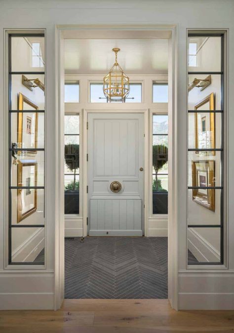 Timeless dream home in Utah showcases jaw-dropping details Entryway Stairs, Entryway Tile, Foyer Flooring, Entryway Flooring, Casa Country, Entrance Foyer, Foyer Decorating, Foyer Design, Front Door Design