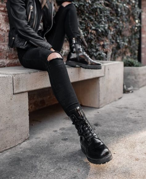 0ed9422357395a0d4879191c66f4faa2desc53668339ri Combat Boots Aesthetic, Black Combat Boots Outfit, Style Année 80, Combat Boot Outfit, Boot Companies, Black Combat Boots, Looks Black, Boots Outfit, Outfits Casuales