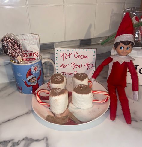 Elf On A Shelf Hot Chocolate, Elf On The Shelf Hot Cocoa Ideas, Elf On The Shelf Hot Chocolate Ideas, Elf Marshmallow Ideas, Elf On The Shelf Hot Chocolate, Elf Hot Cocoa, Elf Hot Chocolate, Elf Ideas Easy, Awesome Elf On The Shelf Ideas