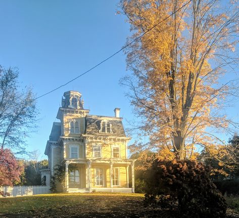 Acton, Massachusetts. Early fall morning Massachusetts Homes, Acton Massachusetts, Homes Aesthetic, Victorian Beauty, Amazing Homes, Fall Morning, Victorian Buildings, Gorgeous Houses, Architectural Styles