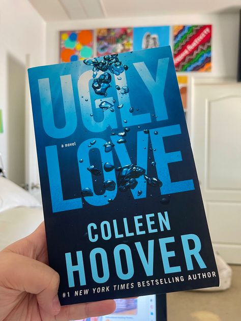 Colleen Hoover 
Ugly love 
Booktok Ugly Love By Colleen Hoover, Ugly Love Colleen Hoover, Reading More, Writing Style, Ugly Love, It Ends With Us, Colleen Hoover, Writing Styles, Hutch