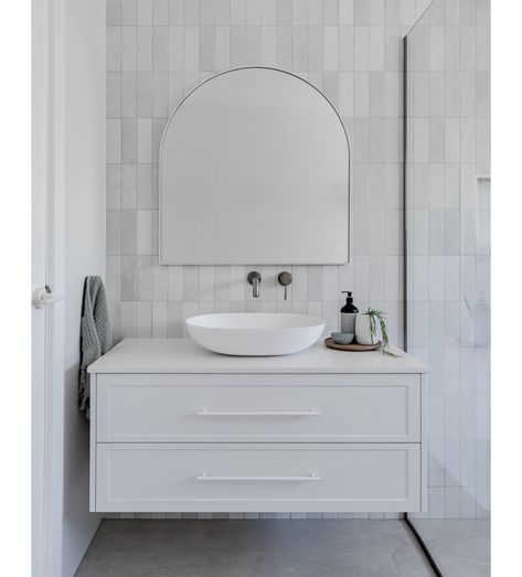 White Hamptons Bathroom, Hamptons Powder Room, Modern Beach Bathroom, Coastal Renovation, Hamptons Style Bathroom, Airbnb Inspiration, Hamptons Bathroom, Coast Decor, Toto Bathroom