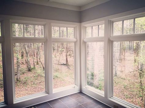 Love the openness of these windows! Door Drapes, Sunroom Windows, Country Villa, Window Grids, Window Designs, Sunroom Decorating, Corner Window, Architecture Ideas, House Window