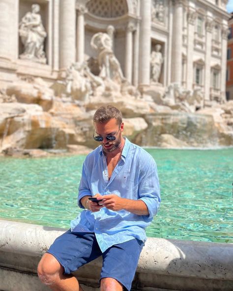 https://www.instagram.com/ferras23/?hl=pt Outfits Rome, Rome Italy Outfits, Italy Aesthetic Outfit, Rome Outfits, Italian Vibes, Rome Photography, Vacation Outfits Men, Italy Trip Planning, Rome Photo