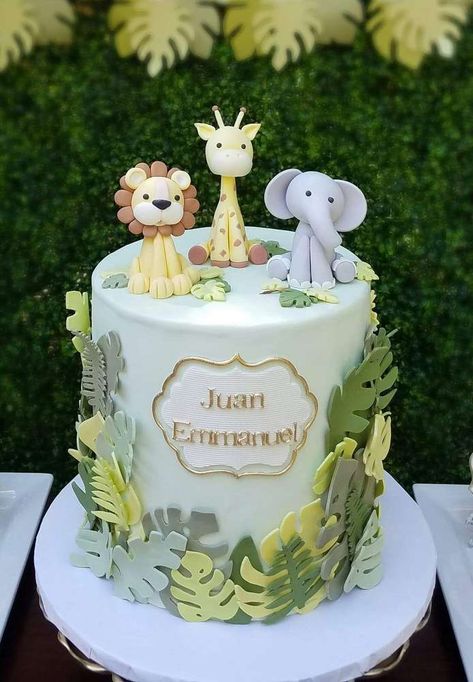 Safari Baby Shower Party Ideas | Photo 1 of 22 | Catch My Party Gateau Baby Shower Garcon, Tort Special, Safari Baby Shower Cake, 4de Verjaardag, Boys 1st Birthday Cake, Baby Boy Birthday Cake, Animal Birthday Cakes, Baby Shower Safari Theme, Baby First Birthday Cake