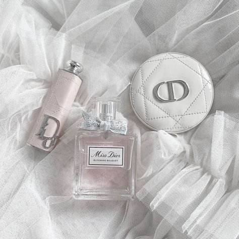 White Aesthetic Makeup, White Wonyoungism, Soft White Aesthetic, Dior Aesthetic, Dior Girl, Miss Dior Blooming Bouquet, Soft Pink Theme, Dior Beauty, White Swan