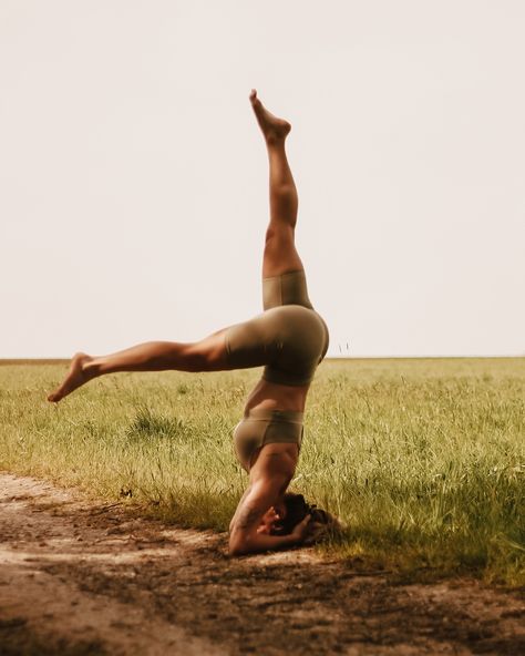 maybe the goal for the remaining months of this year is to create a life you can’t wait to wake up to 🌞 enjoying the late summer days here, spending time outside - never without snacks 🍉 & as usual wearing my @heyhoneyyoga biker shorts 🤍 #summer #sommer #outdoors #yoga #outside #würzburg #heyhoneyyoga #headstand Yoga Outside, Headstand Poses, Yoga Headstand, Spending Time Outside, Yoga Photos, Head Stand, Yoga Pose, Shorts Summer, The Goal