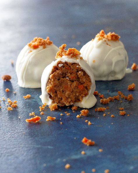 Carrot Cake Pops, Cake Mix Cream Cheese, Carrot Cake Truffles, Cake Truffles Recipe, Carrot Cake Balls, Pork Soup Recipes, Cake Carrot, The Girl Who Ate Everything, Moist Carrot Cakes