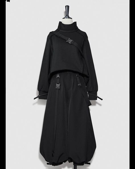 🖤Ouji fashion outfit: high neck pullover top, hooded cape and knickerbockers pants. 👉Search 'IEP-C-069' on devilinspired.com #devilinspired #oujifashion #ouji #oujistyle #lolitacoord #lolitafasion Modern Hanfu Street Fashion, Jacket On Waist, Hooded Shawl, Ouji Fashion, Style Types, High Neck Sweatshirt, Concept Clothing, Fashionista Clothes, Fashion Inspiration Design