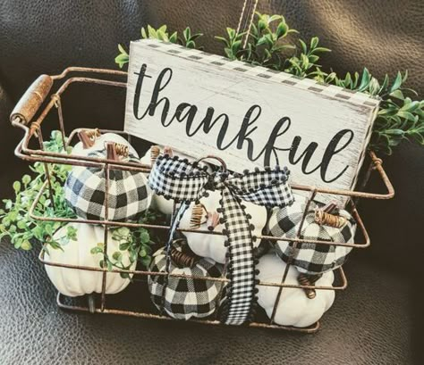 Wire Basket Decor, Diy Farmhouse Decoration, Fall Tiered Tray Decor, Farmhouse Fall Decor, Wire Basket, Creative Home Decor, Country Style Homes, Farmhouse Fall, Country Farmhouse Decor