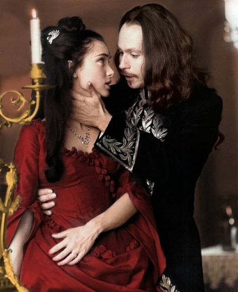 Dracula Movie 1992, Vampire Editorial, Tim Burton Room, Vampire Romance Aesthetic, Dracula And Mina, Dracula 1992, Vampire Lovers, Dracula Costume, Medieval Romance