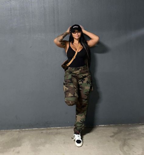 Camouflage Pants Outfit, Outfits Black Women, Camouflage Outfits, Camo Hat, Classic Style Outfits, Camo Outfits, Camouflage Pants, Chill Outfits