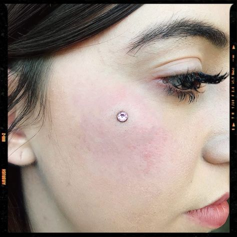 Microdermal Piercing - Piercing Idea - Anti-eyebrow piercing Dermal Cheek Piercing, Cheek Dermal Piercing, Microdermal Piercing Face, Dermal Piercing Face, Facial Dermal Piercing, Face Dermal Piercing, Face Dermal, Anti Eyebrow, Dermal Piercings