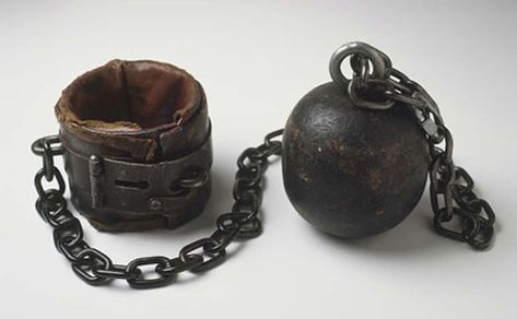 The world’s only known complete ball and chain, dating back to the 17th or 18th century and believed to have once been attached to a convict who drowned trying to escape, found in the Thames River. The cast iron device suffered only a tiny amount of rust because it was encased in thick black mud on the river foreshore which shielded the metal from oxygen. Alluka Zoldyck, Ball And Chain, History Nerd, Cabinet Of Curiosities, Interesting History, British History, Ancient Artifacts, Historical Artifacts, Ancient History