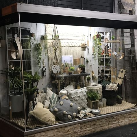 Home Decor Window Display, Gift Shop Window Display Ideas, Boho Window Display, Shop Window Ideas, Storefront Windows, Spring Window Display, Boutique Store Displays, Boho Window, Store Front Windows