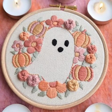 Spooky Stitches: 31 Halloween Themed Embroidery Patterns and Kits to Celebrate All Hallows Eve Embroidery Tips And Tricks, Pumpkin Background, Ghost Embroidery, Background Halloween, Beautiful Halloween, Wooden Embroidery, Embroidery Tips, Wooden Embroidery Hoops, Halloween Embroidery