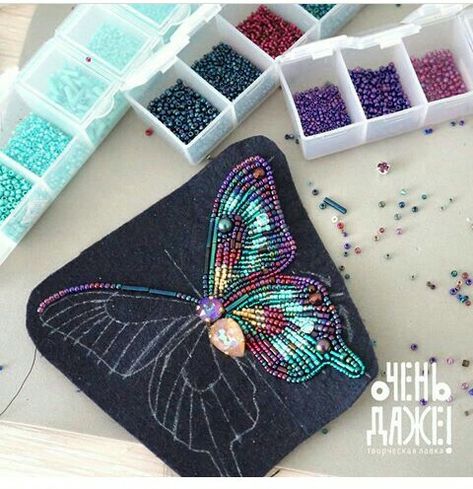 Embroidery Butterflies, Diy Bead Embroidery, Tambour Embroidery, Beadwork Embroidery, Motifs Perler, Bead Embroidery Tutorial, Bead Embroidery Patterns, Beaded Jewlery, Beaded Jewelry Designs